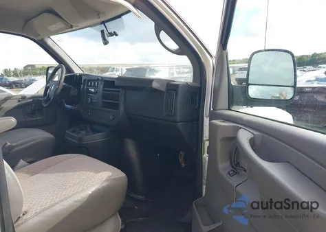 2014 Chevrolet Express 2500 Work Van z USA, uszkodzony, nr VIN 1GCWGFCA8E1140571